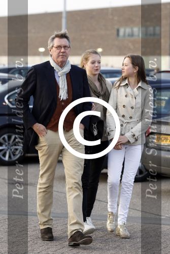 Amsterdam 27 maart 2012
Premiere cirque du Soleil bij de amsterdam Arena. Ursul de Geer met dochters
Peter Smulders bv