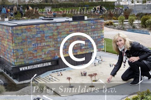 Scheveningen Den Haag 7 april 2012
Heropening Madurodam met oa aanwezig Humberto Tan met vrouw en kinderen Wendy v Dijk en Erland Galjaard met dochter Lizzy en Rob Geus met zijn dochter.
Peter Smulders bv