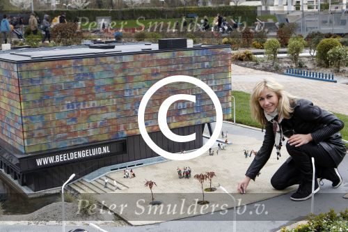 Scheveningen Den Haag 7 april 2012
Heropening Madurodam met oa aanwezig Humberto Tan met vrouw en kinderen Wendy v Dijk en Erland Galjaard met dochter Lizzy en Rob Geus met zijn dochter.
Peter Smulders bv