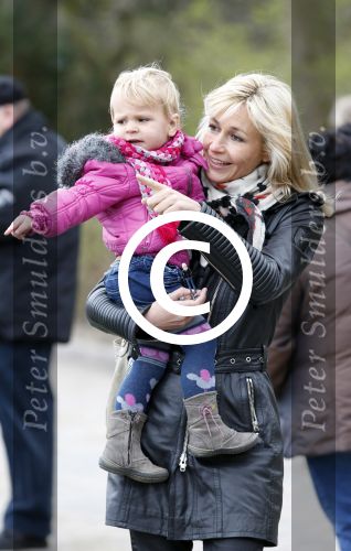 Scheveningen Den Haag 7 april 2012
Heropening Madurodam met oa aanwezig Humberto Tan met vrouw en kinderen Wendy v Dijk en Erland Galjaard met dochter Lizzy en Rob Geus met zijn dochter.
Peter Smulders bv