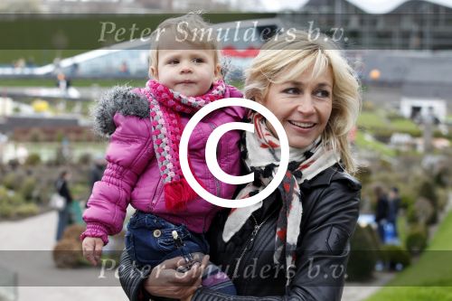 Scheveningen Den Haag 7 april 2012
Heropening Madurodam met oa aanwezig Humberto Tan met vrouw en kinderen Wendy v Dijk en Erland Galjaard met dochter Lizzy en Rob Geus met zijn dochter.
Peter Smulders bv