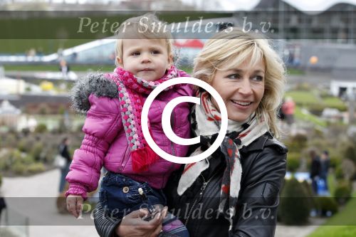 Scheveningen Den Haag 7 april 2012
Heropening Madurodam met oa aanwezig Humberto Tan met vrouw en kinderen Wendy v Dijk en Erland Galjaard met dochter Lizzy en Rob Geus met zijn dochter.
Peter Smulders bv