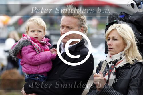 Scheveningen Den Haag 7 april 2012
Heropening Madurodam met oa aanwezig Humberto Tan met vrouw en kinderen Wendy v Dijk en Erland Galjaard met dochter Lizzy en Rob Geus met zijn dochter.
Peter Smulders bv