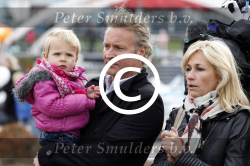 Scheveningen Den Haag 7 april 2012
Heropening Madurodam met oa aanwezig Humberto Tan met vrouw en kinderen Wendy v Dijk en Erland Galjaard met dochter Lizzy en Rob Geus met zijn dochter.
Peter Smulders bv