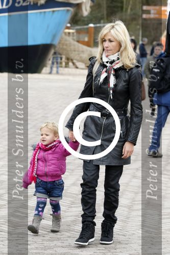 Scheveningen Den Haag 7 april 2012
Heropening Madurodam met oa aanwezig Humberto Tan met vrouw en kinderen Wendy v Dijk en Erland Galjaard met dochter Lizzy en Rob Geus met zijn dochter.
Peter Smulders bv