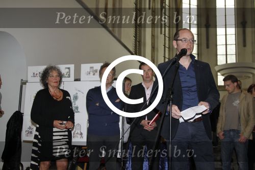 Utrecht, 31 Maart 2012
Boekpresentatie FILMFANFARE
De geschiedenis van de Nederlandse film verbeeld in eenenvijftig strips
Willeke v Ammelrooy ontvangt het eerste exemplaar.
Foto Peter Smulders BV