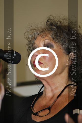 Utrecht, 31 Maart 2012
Boekpresentatie FILMFANFARE
De geschiedenis van de Nederlandse film verbeeld in eenenvijftig strips
Willeke v Ammelrooy ontvangt het eerste exemplaar.
Foto Peter Smulders BV