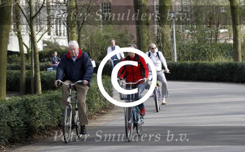 Amsterdam 24 maart 2012
Wim en Rita Kok op de fiets in het vondelpark.
Peter Smulders bv