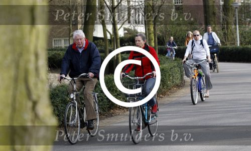 Amsterdam 24 maart 2012
Wim en Rita Kok op de fiets in het vondelpark.
Peter Smulders bv