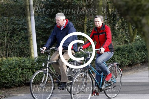 Amsterdam 24 maart 2012
Wim en Rita Kok op de fiets in het vondelpark.
Peter Smulders bv