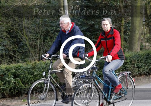 Amsterdam 24 maart 2012
Wim en Rita Kok op de fiets in het vondelpark.
Peter Smulders bv