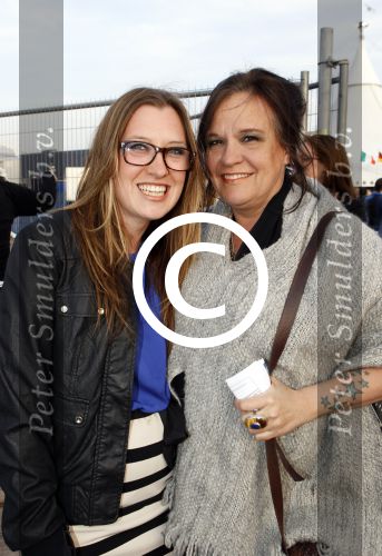 Amsterdam 27 maart 2012
Premiere cirque du Soleil bij de amsterdam Arena. Xandra Brood met dochter
Peter Smulders bv