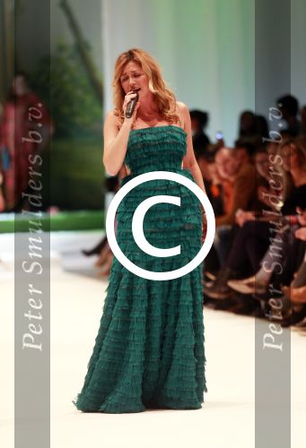 Amsterdam 19 maart 2012
Modeshow Jos v Raak in westergasfabriek met div Bn ers. Zangeres Do
Peter Smulders bv