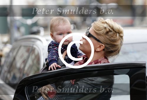 Amsterdam 17 april 2013
Anne marie Jung met haar dochter Sue op de cornelis schuytstraat
Peter Smulders bv