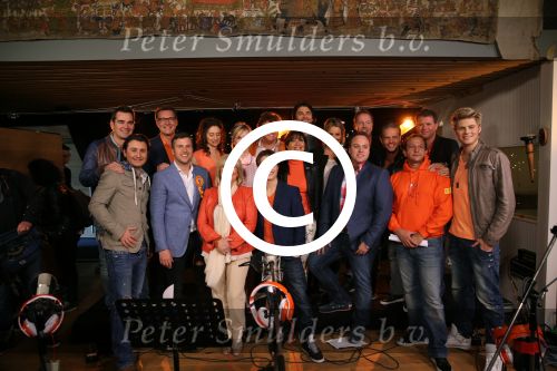 Amsterdam, 9 April 2013
Persmoment BN-ers tijdens opnames lied voor koningin Beatrix
met o.a. Winston Gerschtanowitz, Albert Verlinde,Wolter Kroes, Danny de Munk, Edwin Evers, Frans Bauer, Rene Froger, Danny Froger, Pia Douwes, Willeke Alberti, Lieke v Lexmond, Sandra Reemer, Josje Huisman, Xander de Buisonje, Najib Amhall, Ralf Mackenbach
Foto Peter Smulders BV