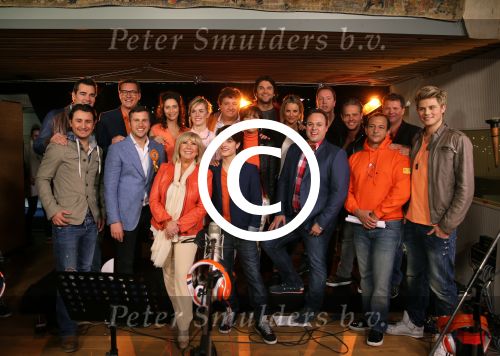 Amsterdam, 9 April 2013
Persmoment BN-ers tijdens opnames lied voor koningin Beatrix
met o.a. Winston Gerschtanowitz, Albert Verlinde,Wolter Kroes, Danny de Munk, Edwin Evers, Frans Bauer, Rene Froger, Danny Froger, Pia Douwes, Willeke Alberti, Lieke v Lexmond, Sandra Reemer, Josje Huisman, Xander de Buisonje, Najib Amhall, Ralf Mackenbach
Foto Peter Smulders BV