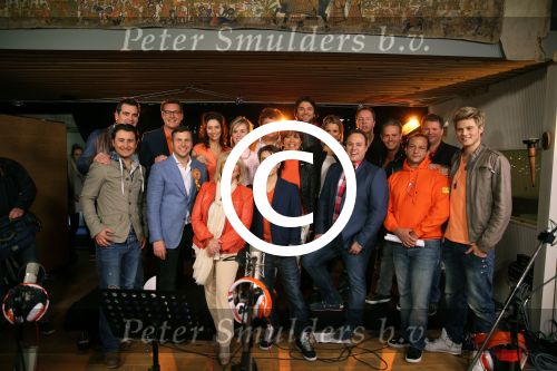 Amsterdam, 9 April 2013
Persmoment BN-ers tijdens opnames lied voor koningin Beatrix
met o.a. Winston Gerschtanowitz, Albert Verlinde,Wolter Kroes, Danny de Munk, Edwin Evers, Frans Bauer, Rene Froger, Danny Froger, Pia Douwes, Willeke Alberti, Lieke v Lexmond, Sandra Reemer, Josje Huisman, Xander de Buisonje, Najib Amhall, Ralf Mackenbach
Foto Peter Smulders BV