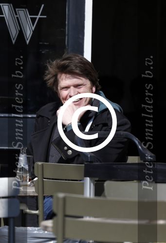 Amsterdam 3 april 2013
Jeroen v d Boom en Beau v Erven Dorens op terras.
Peter Smulders bv