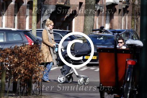 Amsterdam 7 april 2013
Jim Bakkum en Bettina Holwerda achter kinderwagen.
Peter Smulders bv