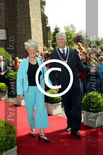 Heesch/Geffen 10 Juli 2004
Trouwen Ruud v Nistelrooy met zijn Leontien Slaats
burgemeester Geffen
