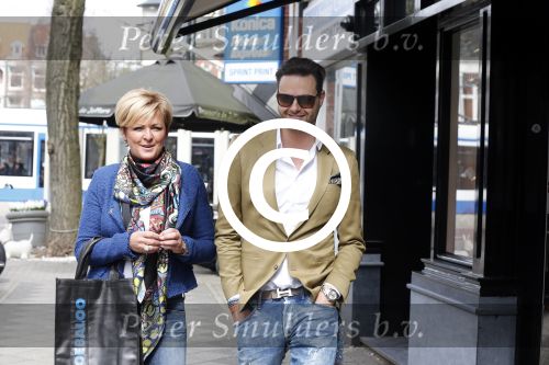 Amsterdam 16 april 2013
Caroline Tensen tijdens fotoshoot op de cornelis schuytstraat met oa Fred v Leer en haar kinderen Lotte en Bob.
Peter Smulders bv