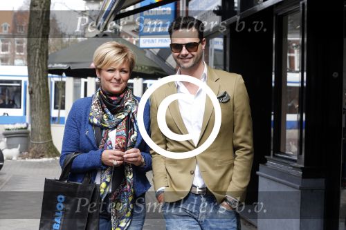 Amsterdam 16 april 2013
Caroline Tensen tijdens fotoshoot op de cornelis schuytstraat met oa Fred v Leer en haar kinderen Lotte en Bob.
Peter Smulders bv