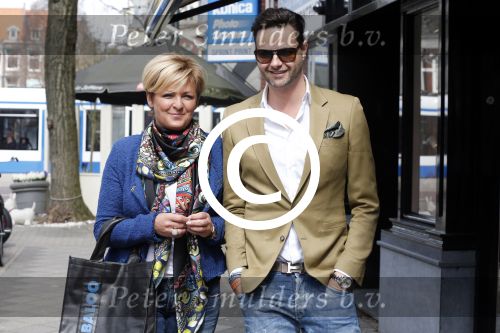 Amsterdam 16 april 2013
Caroline Tensen tijdens fotoshoot op de cornelis schuytstraat met oa Fred v Leer en haar kinderen Lotte en Bob.
Peter Smulders bv