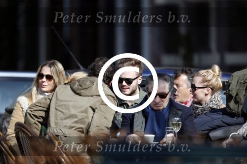 Amsterdam 7 april 2013
Jim Bakkum en Bettina Holwerda en Chantal janzen met Marco samen op terras.
Peter Smulders bv