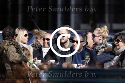 Amsterdam 7 april 2013
Jim Bakkum en Bettina Holwerda en Chantal janzen met Marco samen op terras.
Peter Smulders bv