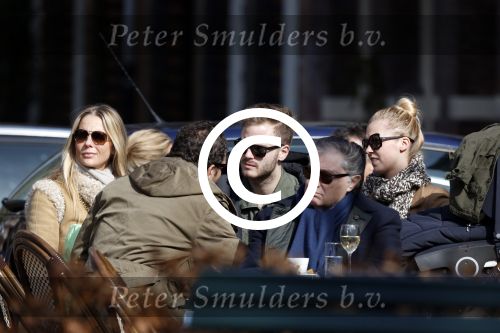 Amsterdam 7 april 2013
Jim Bakkum en Bettina Holwerda en Chantal janzen met Marco samen op terras.
Peter Smulders bv