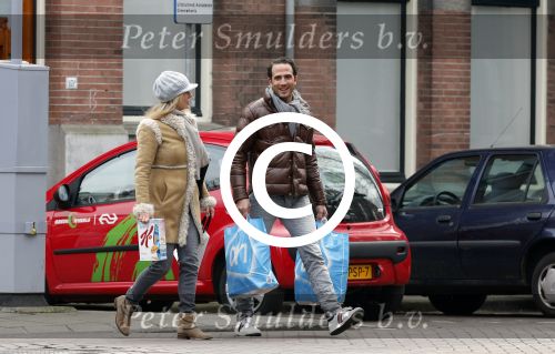 Amsterdam 28 maart 2013
Chantal Janzen met vriend Marco boodschappen aan het doen.
Peter Smulders bv