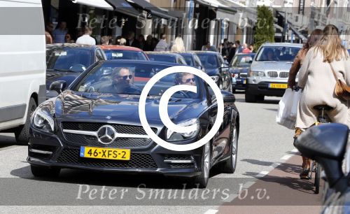 Amsterdam 13 april 2013
Chris Luken met een kennis in zijn mercedes cabrio.
Peter Smulders bv