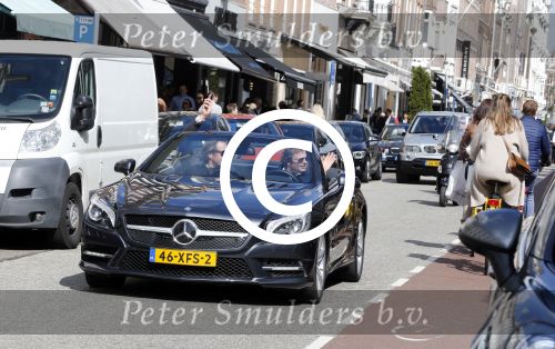Amsterdam 13 april 2013
Chris Luken met een kennis in zijn mercedes cabrio.
Peter Smulders bv