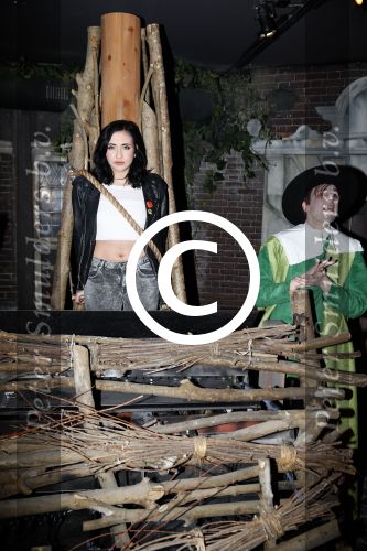 Amsterdam 28 maart 2013
Christina Curry opent show van amsterdam Dungeon en haar vriendin Elle Bandita is erbij.
Peter Smulders bv