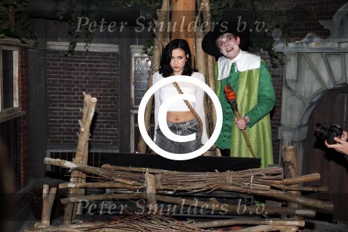 Amsterdam 28 maart 2013
Christina Curry opent show van amsterdam Dungeon en haar vriendin Elle Bandita is erbij.
Peter Smulders bv