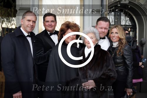 Amsterdam 3 april 2013
Koningin Beatrix bij het 125 jarig bestaan van carre. Christine Kroonenberg met moeder en familie
Peter Smulders bv