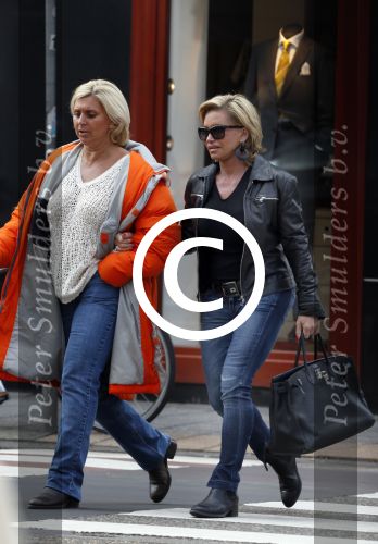 Amsterdam 13 april 2013
Connie Breukhoven met een vriendin op de pc hoofstraat.
Peter Smulders bv