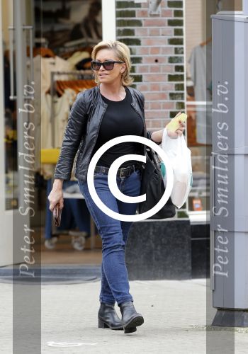 Amsterdam 17 april 2013
Connie Breukhoven doet boodschappen in amsterdam zuid.
Peter Smulders bv