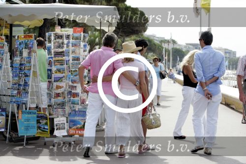 Cannes 19 juli 2004
Hans Breukhoven , Connie Breukhoven en Marvin en Edwin op boulevard van Cannes.
Peter Smulders bv