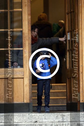 Hamburg 9 april 2013
Damian v d Vaart wordt door de nanny/aupair naar school gebracht
Peter Smulders bv