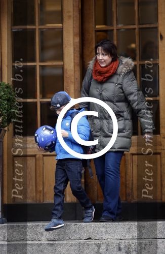 Hamburg 9 april 2013
Damian v d Vaart wordt door de nanny/aupair naar school gebracht
Peter Smulders bv