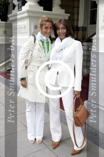 Amsterdam 11 juli 2004
Modeshow Wolford in het Amstel Hotel.  
Dani Bles met moeder
Peter Smulders bv