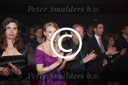 Amsterdam 2 april 2013
Liesbeth List krijgt uit handen van Mies Bouwman de radio Nostalgia ouvre award in het nieuwe de la mar theater. Elisah Braaksma en haar vader
Peter Smulders bv