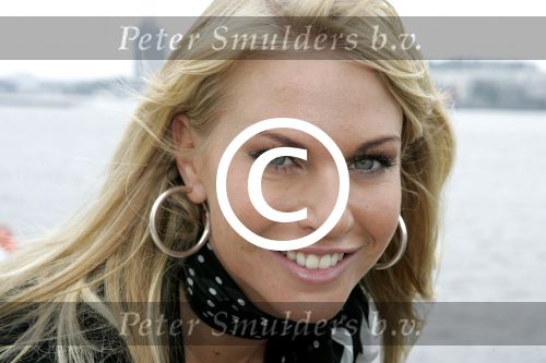 Amsterdam 20 juli 2004
Perspresentatie SBS ^ NET5 en Veronica.
Ellemieke Vermolen.
Peter Smulders bv