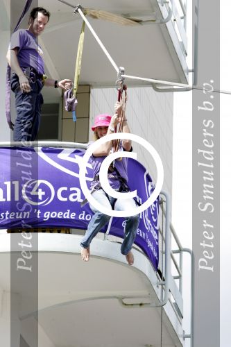 Hilversum 26 juli 2004
Ellemieke Vermolen voor het goede doel : Call for ...
Peter Smulders bv