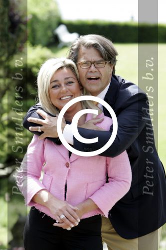 Arnhem 3 juli 2004
Emile Ratelband met zijn vriendin Dorien Hoes
Peter Smulders bv