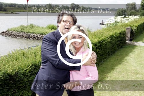 Arnhem 3 juli 2004
Emile Ratelband met zijn vriendin Dorien Hoes
Peter Smulders bv