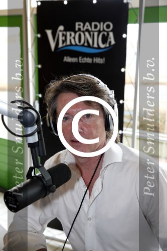 Naarden 15 april 2013
Pieter v d Hoogenband bij radio uitzending Veronica met als dj Erik de Zwart.
Peter Smulders bv