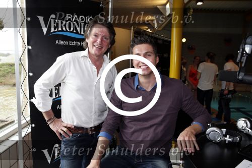 Naarden 15 april 2013
Pieter v d Hoogenband bij radio uitzending Veronica met als dj Erik de Zwart.
Peter Smulders bv