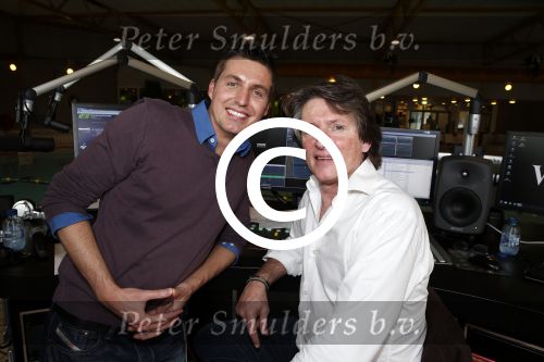 Naarden 15 april 2013
Pieter v d Hoogenband bij radio uitzending Veronica met als dj Erik de Zwart.
Peter Smulders bv